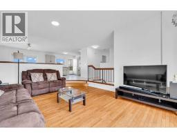 6716 37 Avenue NE - photo 4
