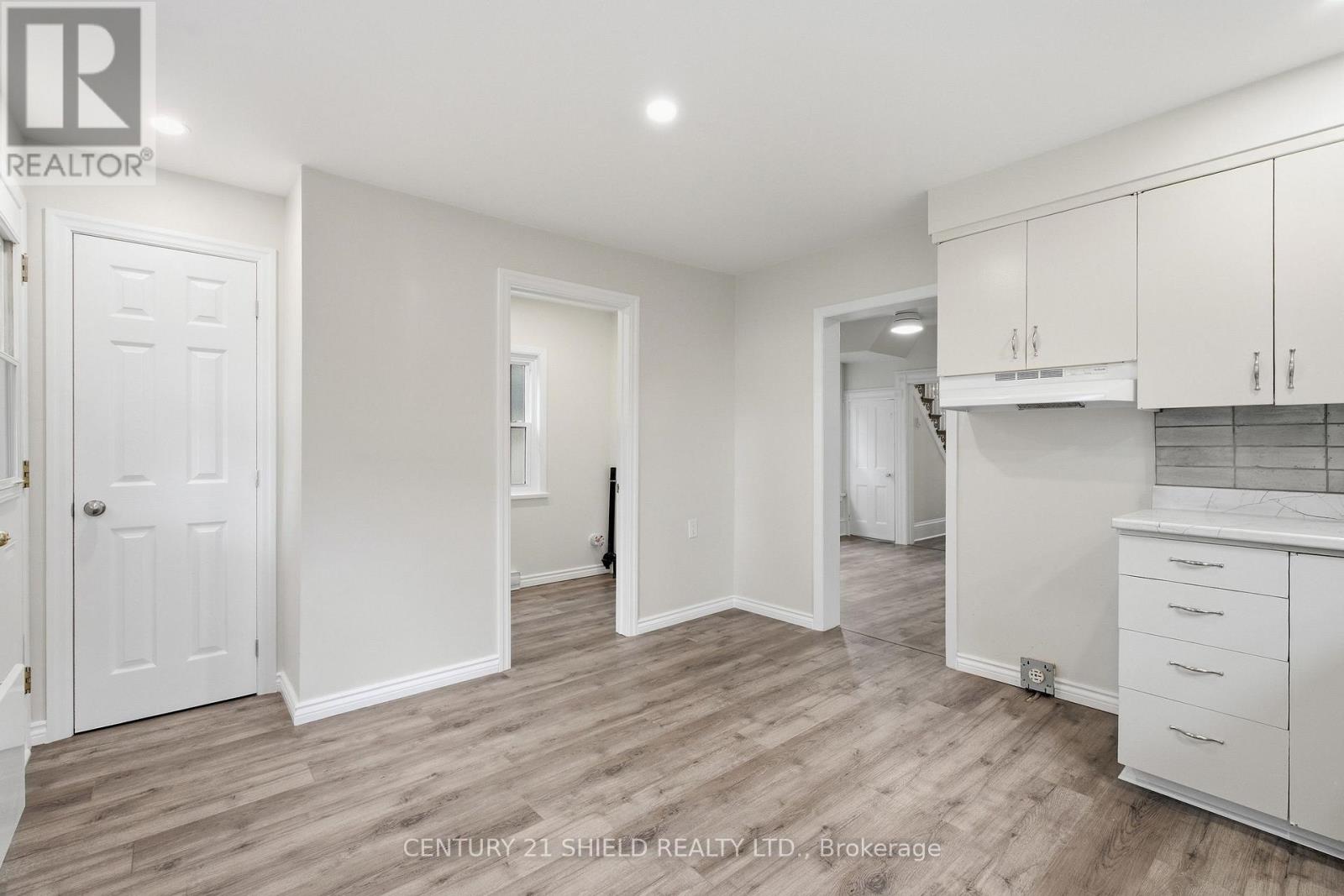 13 OAK STREET - Image 15