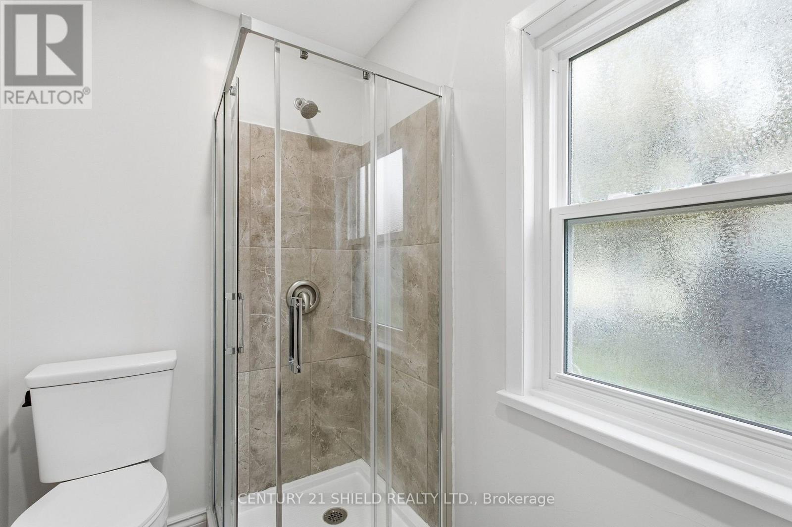 13 OAK STREET - Image 21
