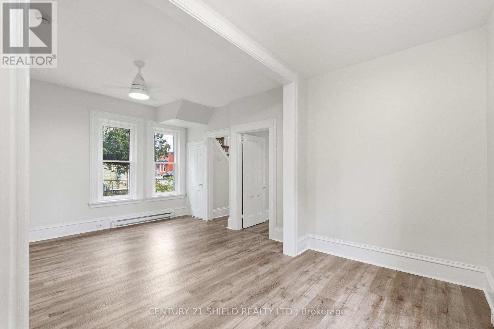 13 OAK STREET - Image 25