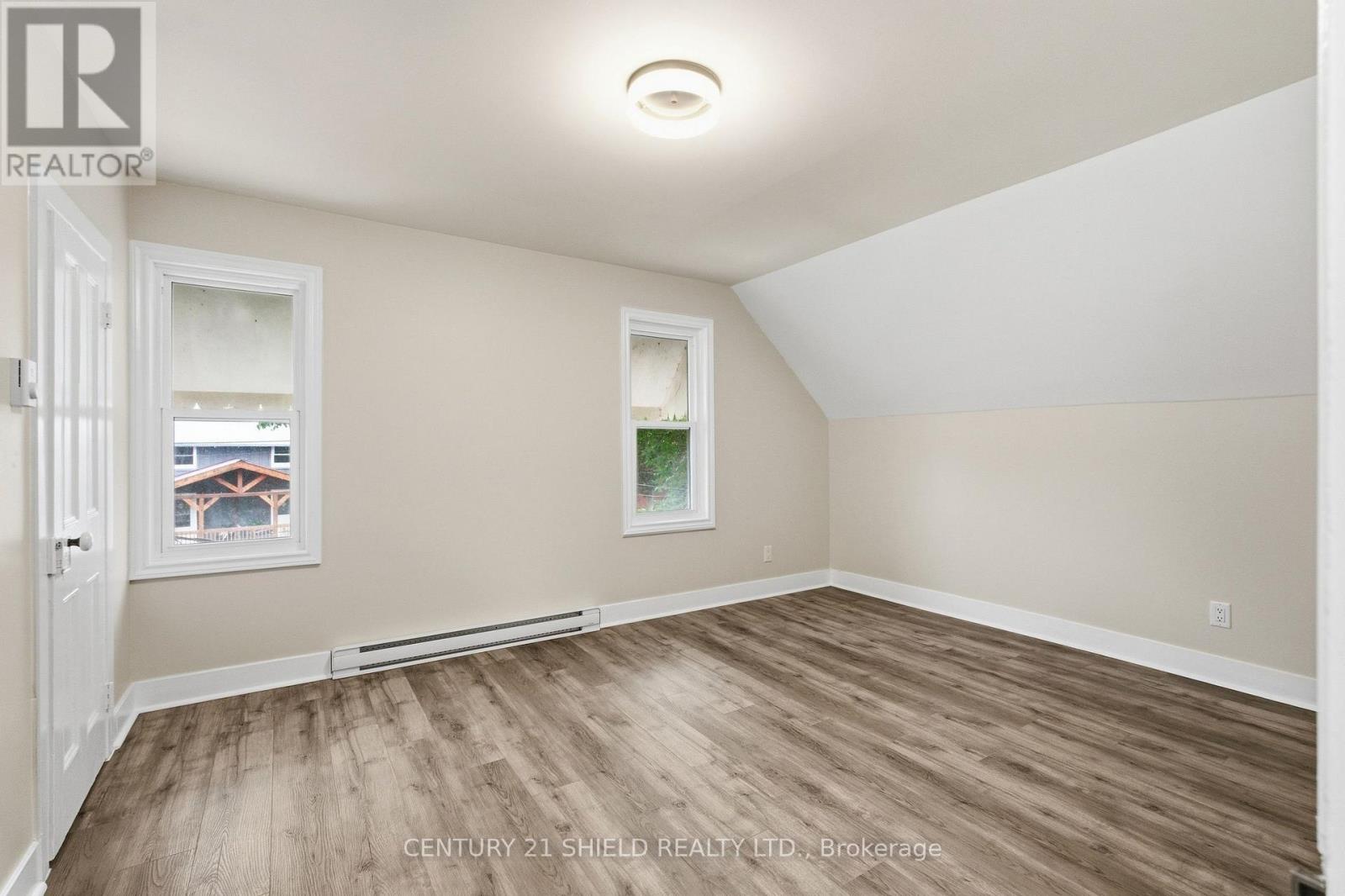 13 OAK STREET - Image 29