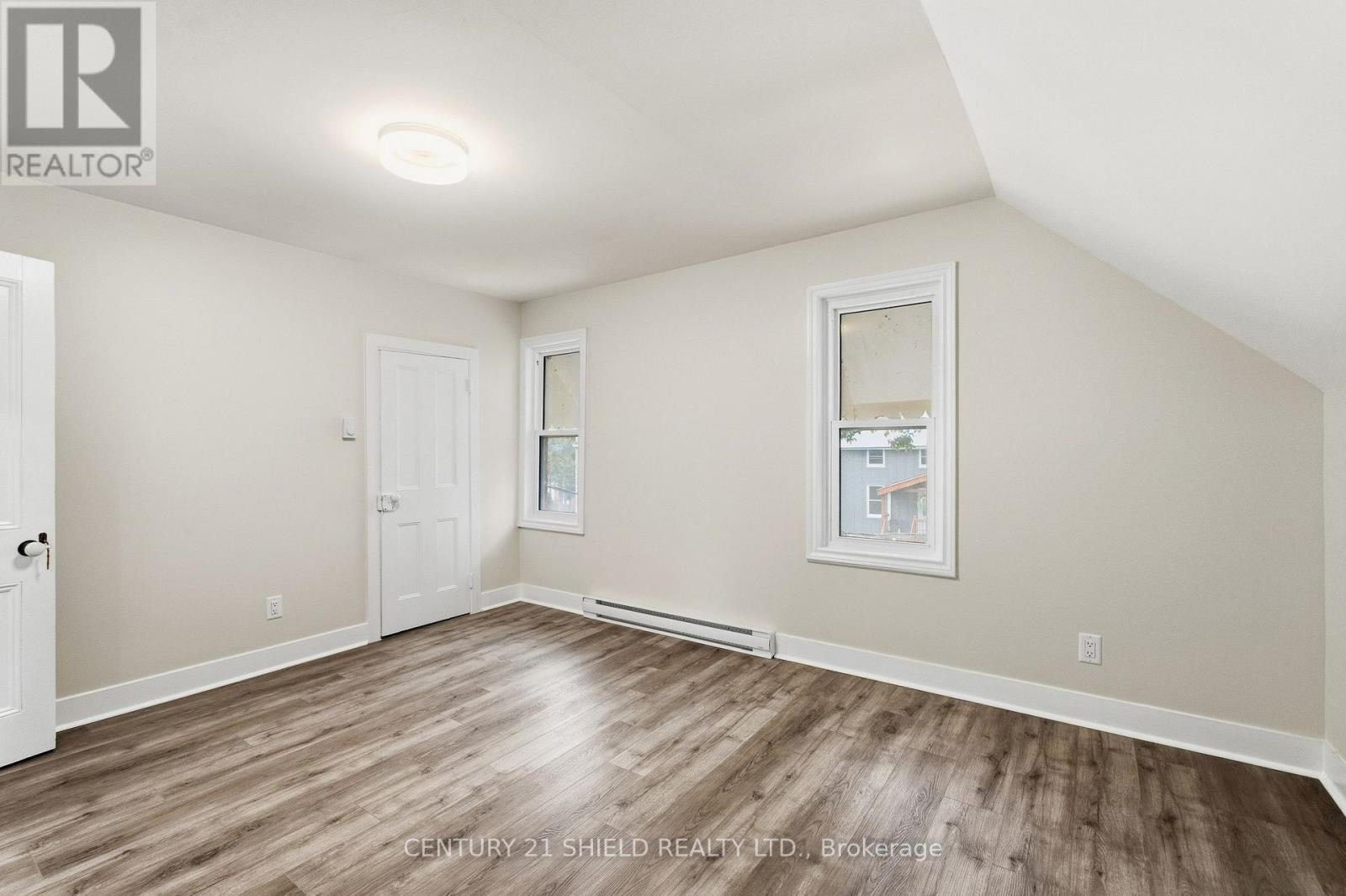 13 OAK STREET - Image 31