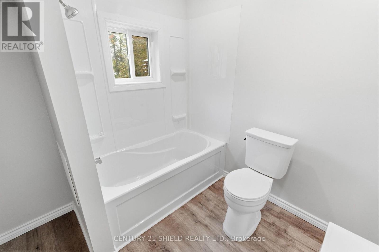 13 OAK STREET - Image 33