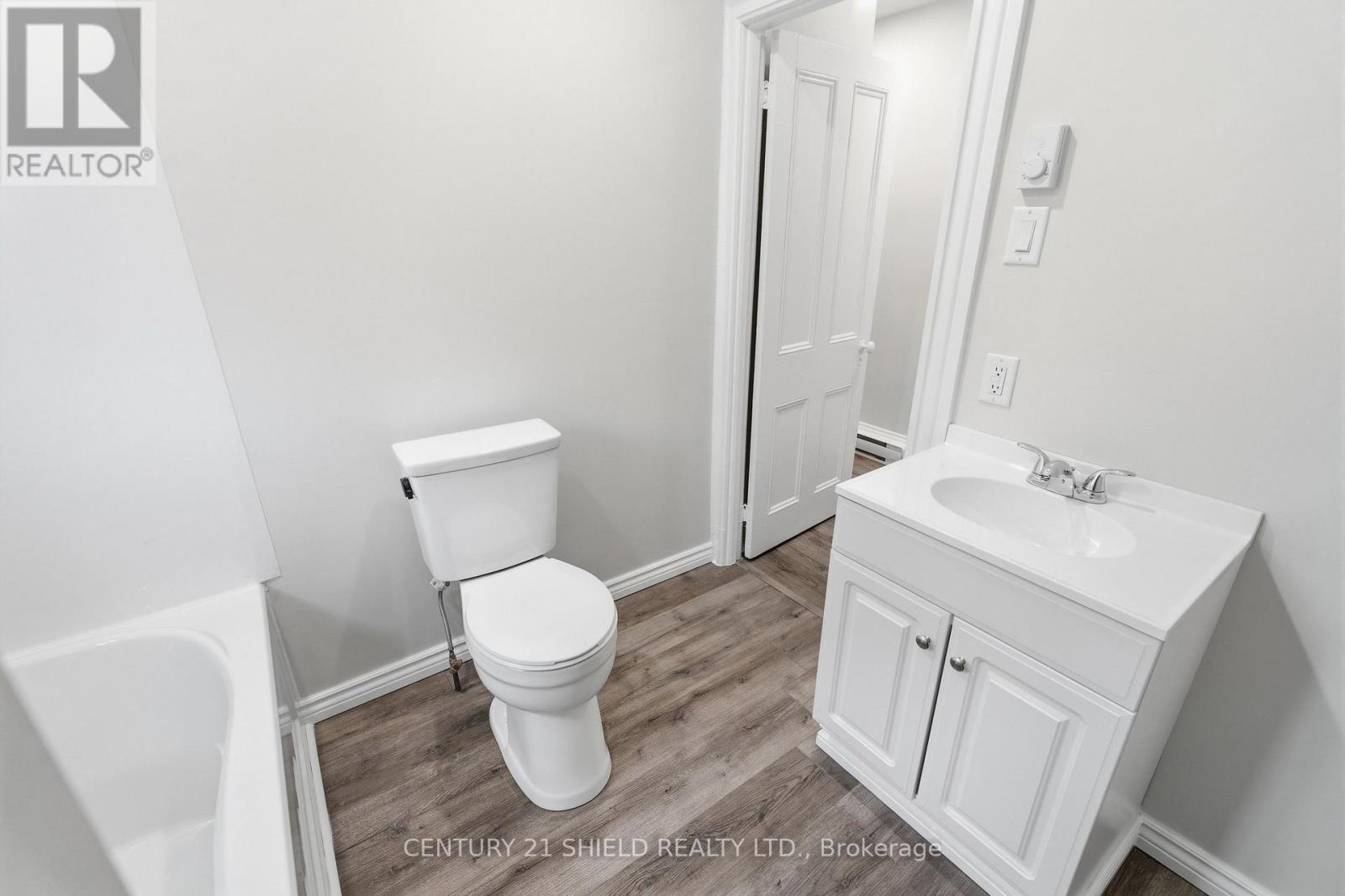 13 OAK STREET - Image 34