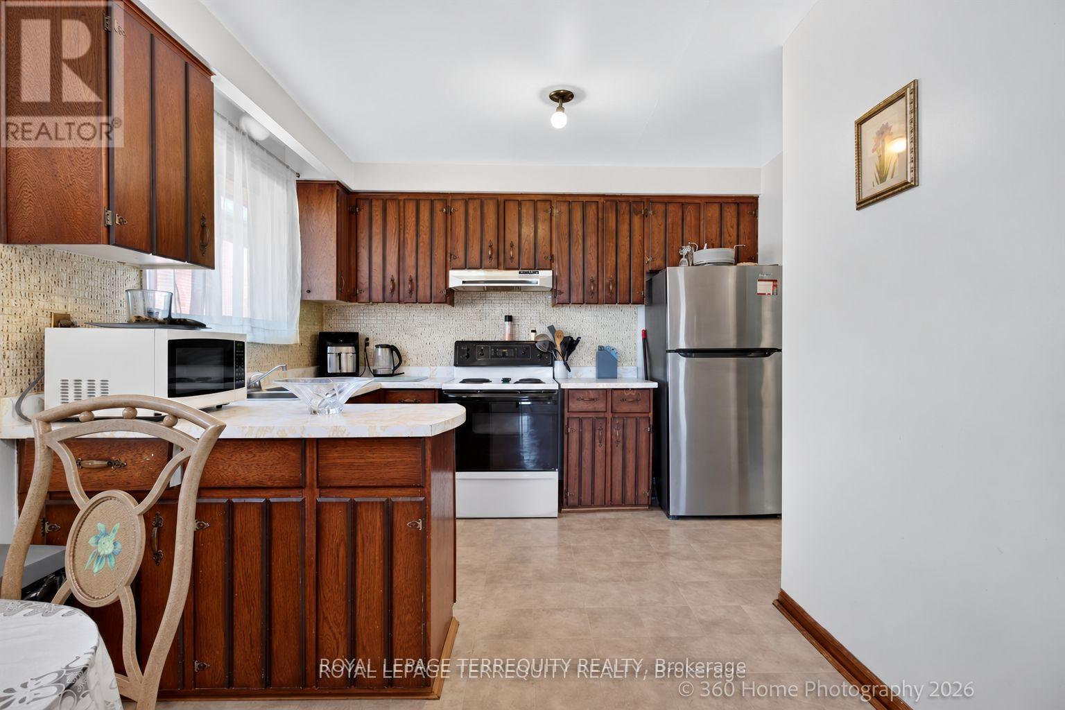 88 CENTRAL PARKWAY W - Image 13