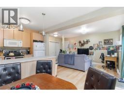 1796 Denman St, Victoria, BC V8R1Y4 Photo 10
