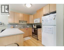 1796 Denman St, Victoria, BC V8R1Y4 Photo 12