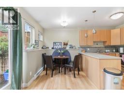 1796 Denman St, Victoria, BC V8R1Y4 Photo 9