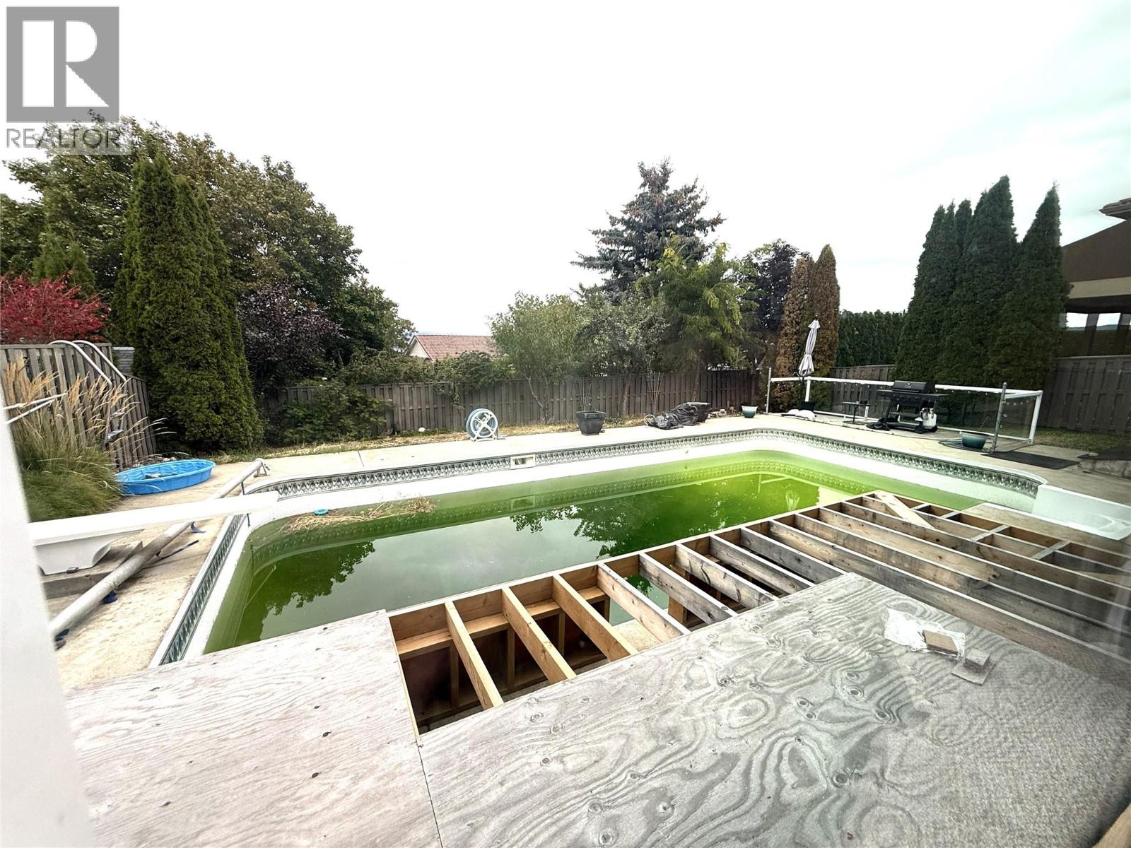 2019 STEEPLE Court - Image 17