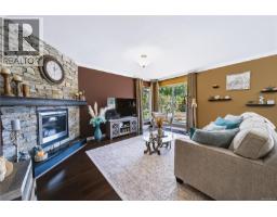 Kitchen - 2070 Saras Way, Nanaimo, BC V9X1K6 Photo 12
