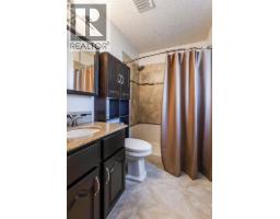 64 Huxley Green Ne, Medicine Hat, AB T1C1W2 Photo 35