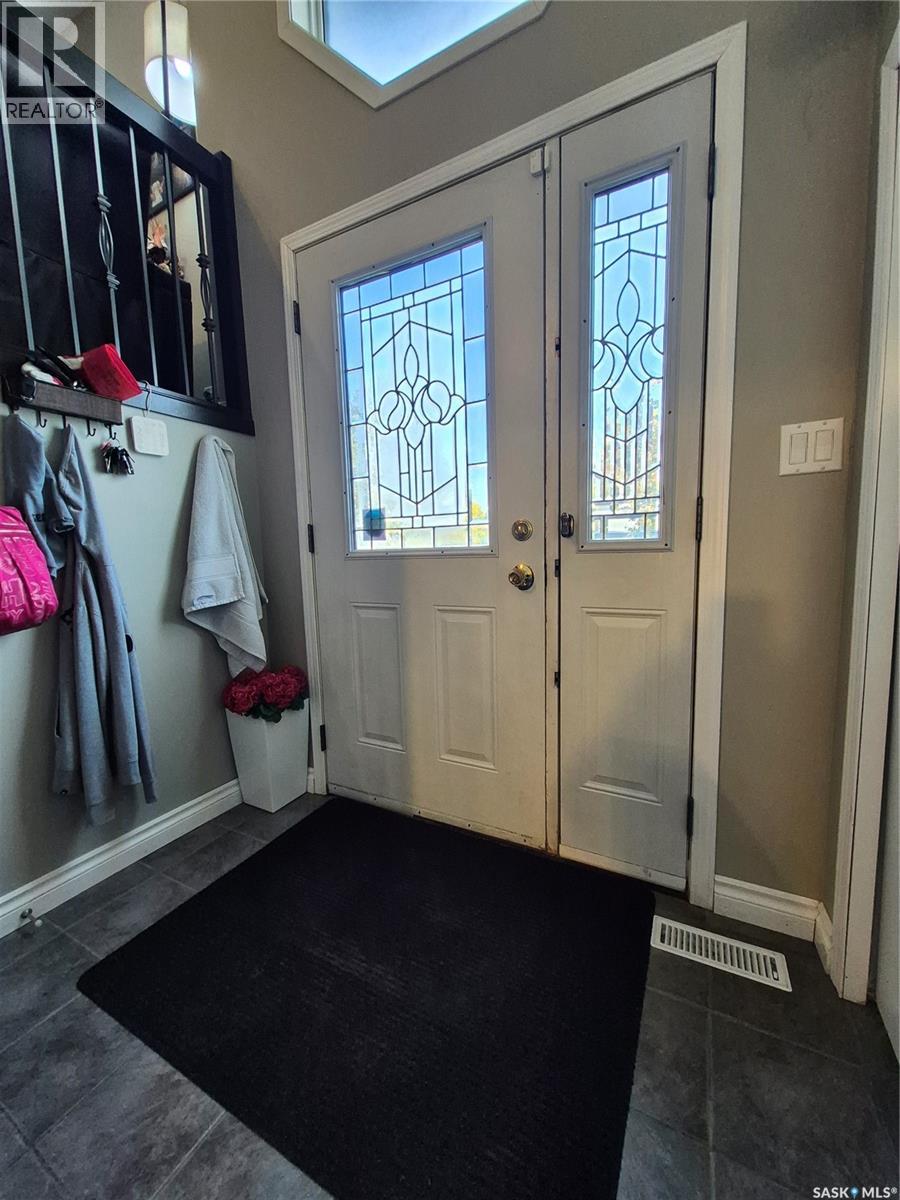 221 Bean CRESCENT, Weyburn — photo 2
