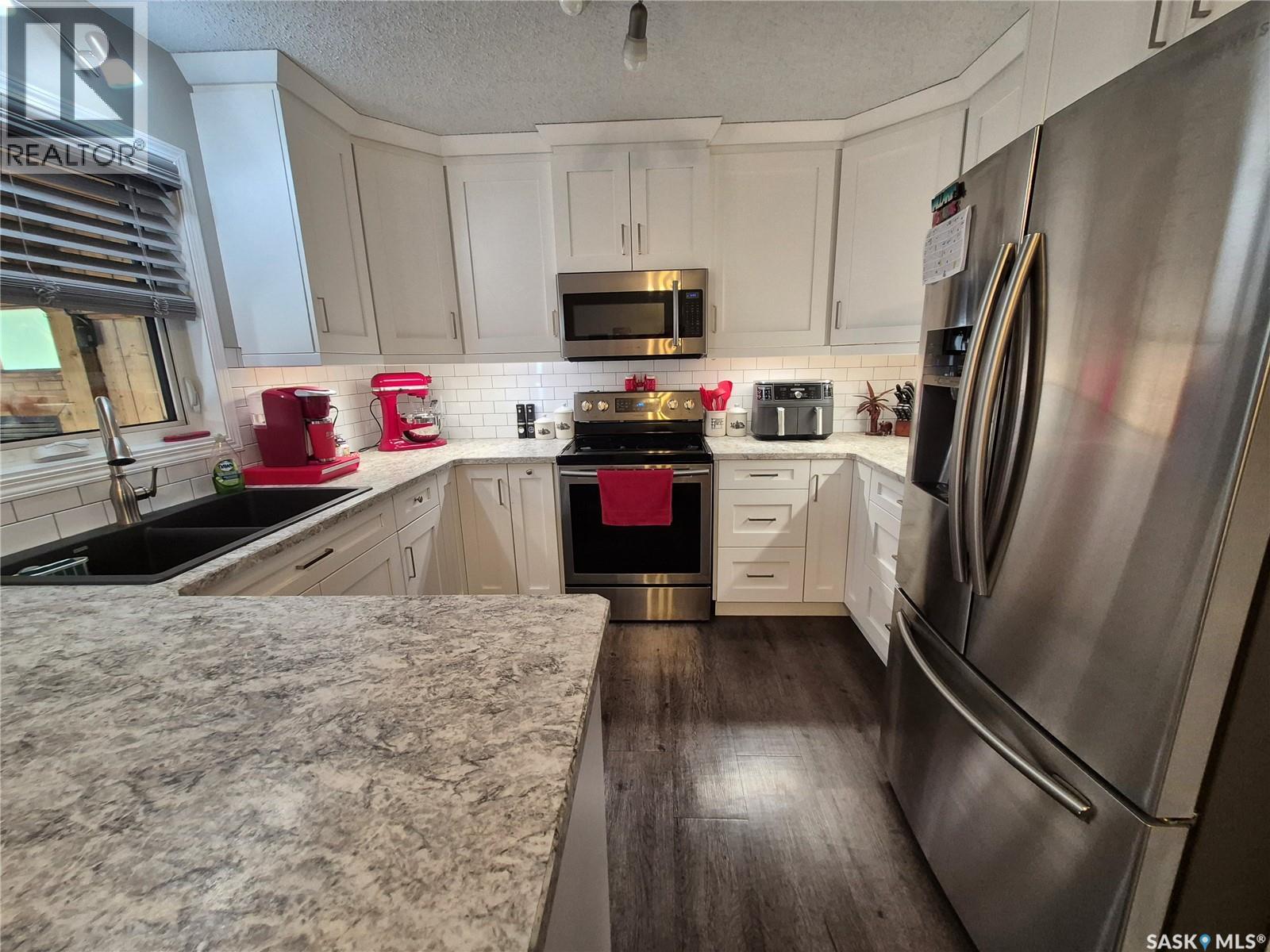 221 Bean CRESCENT, Weyburn — photo 8