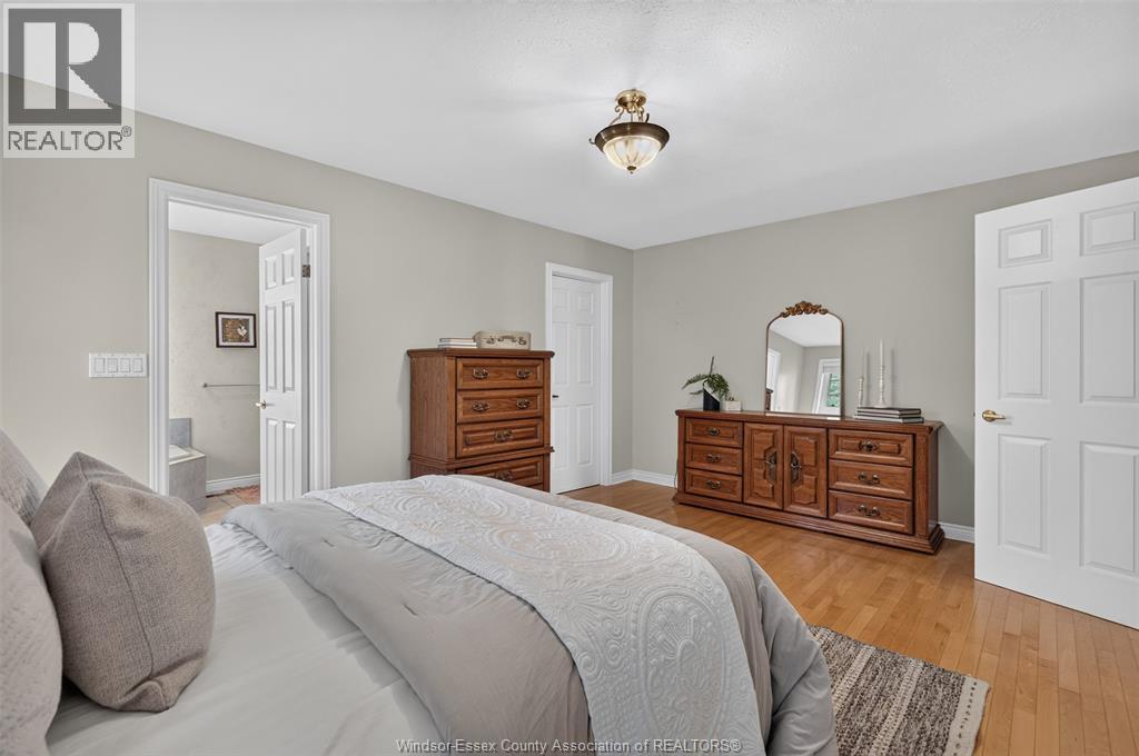 2703 LOMBARDY CRES - 30