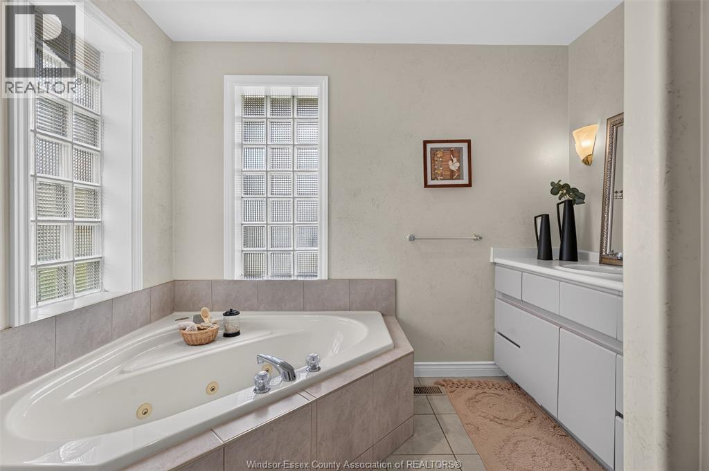 2703 LOMBARDY CRES - Image 32