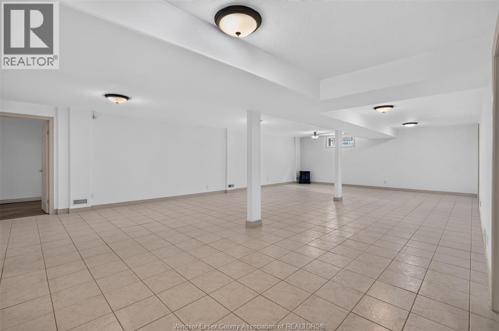2703 LOMBARDY CRES - Image 35