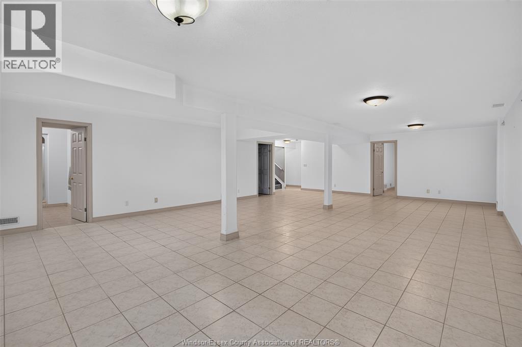 2703 LOMBARDY CRES - Image 36