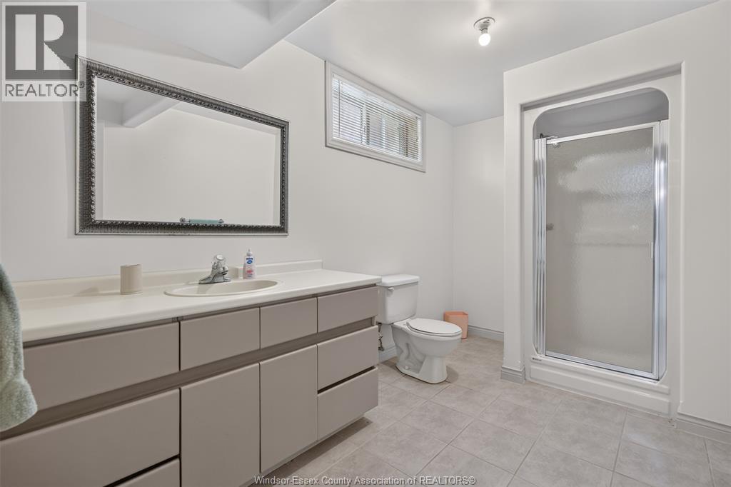 2703 LOMBARDY CRES - 39