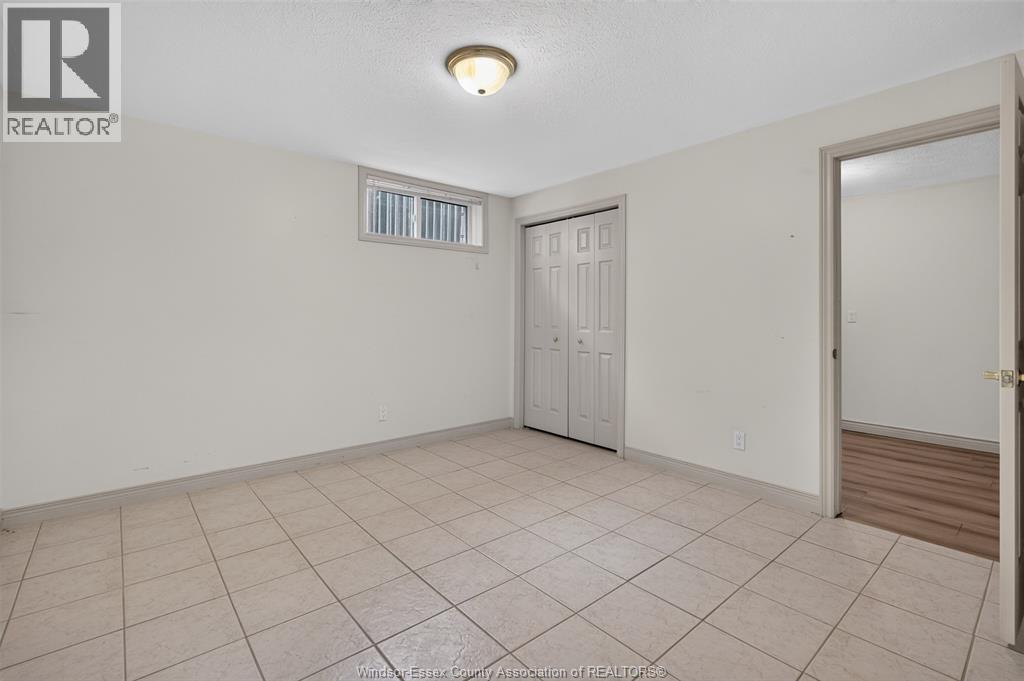 2703 LOMBARDY CRES - Image 40