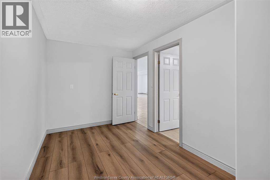2703 LOMBARDY CRES - 42