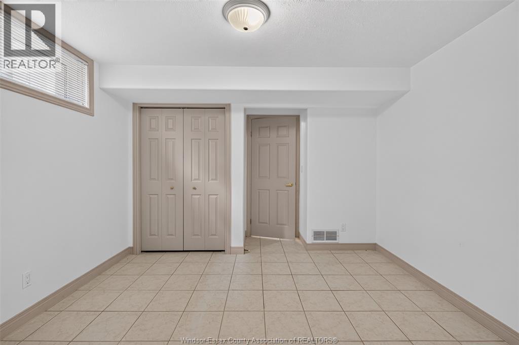 2703 LOMBARDY CRES - Image 44
