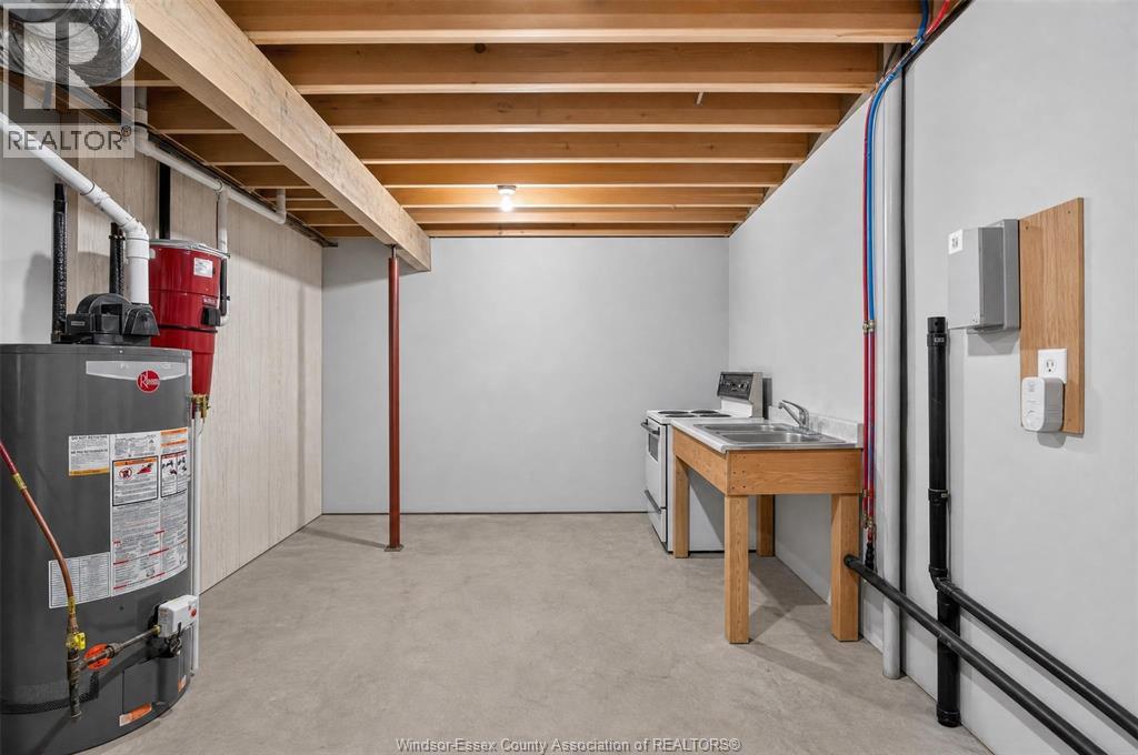 2703 LOMBARDY CRES - 46