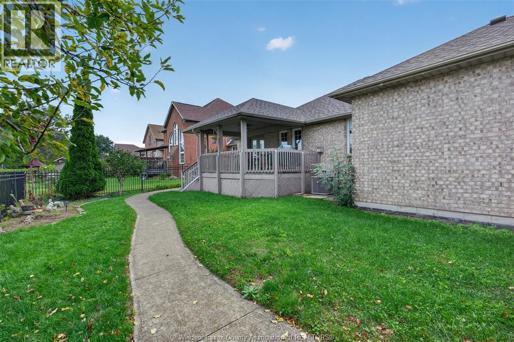 2703 LOMBARDY CRES - 50