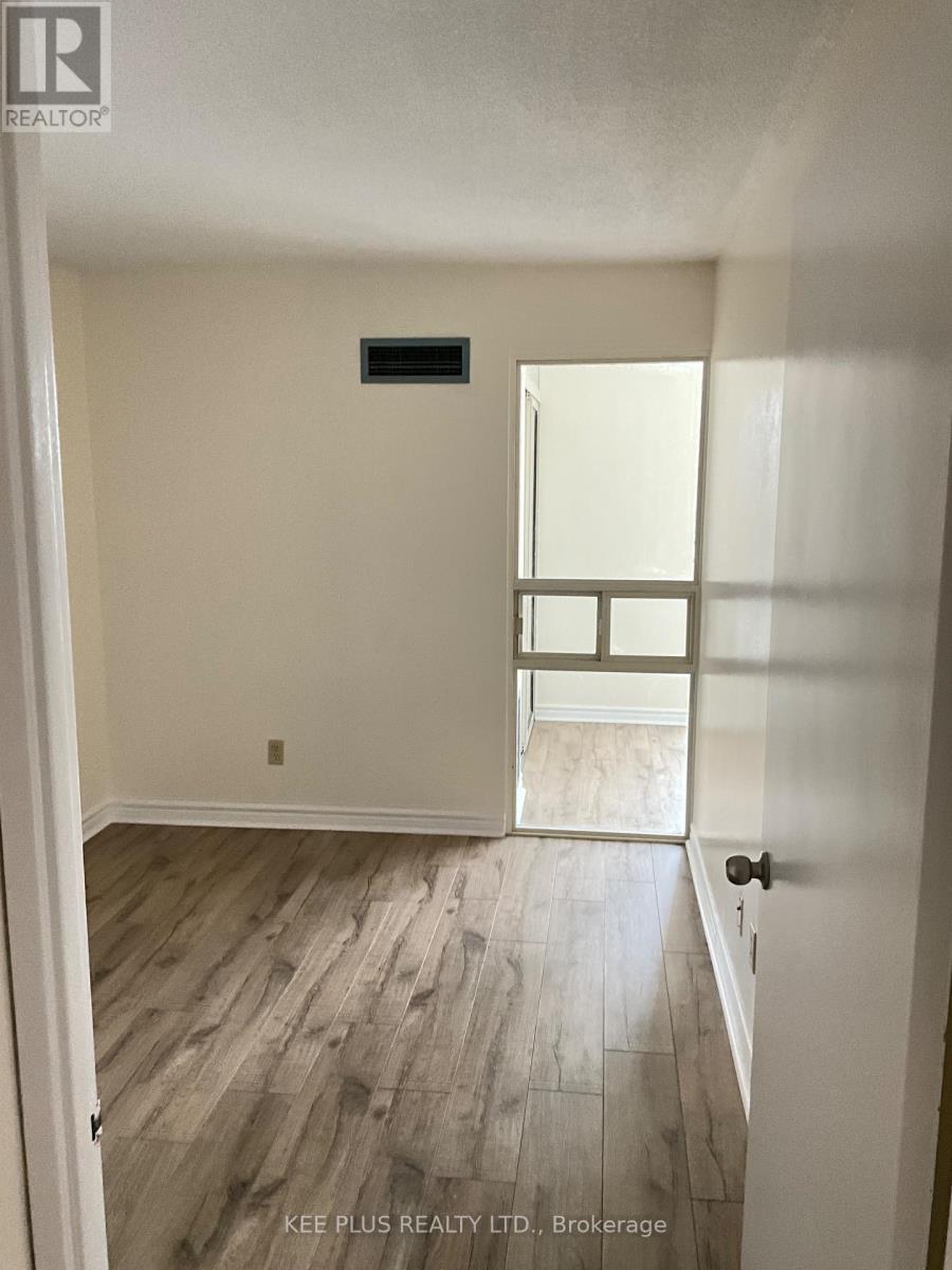 #819 2466 EGLINTON AVENUE E - Image 17
