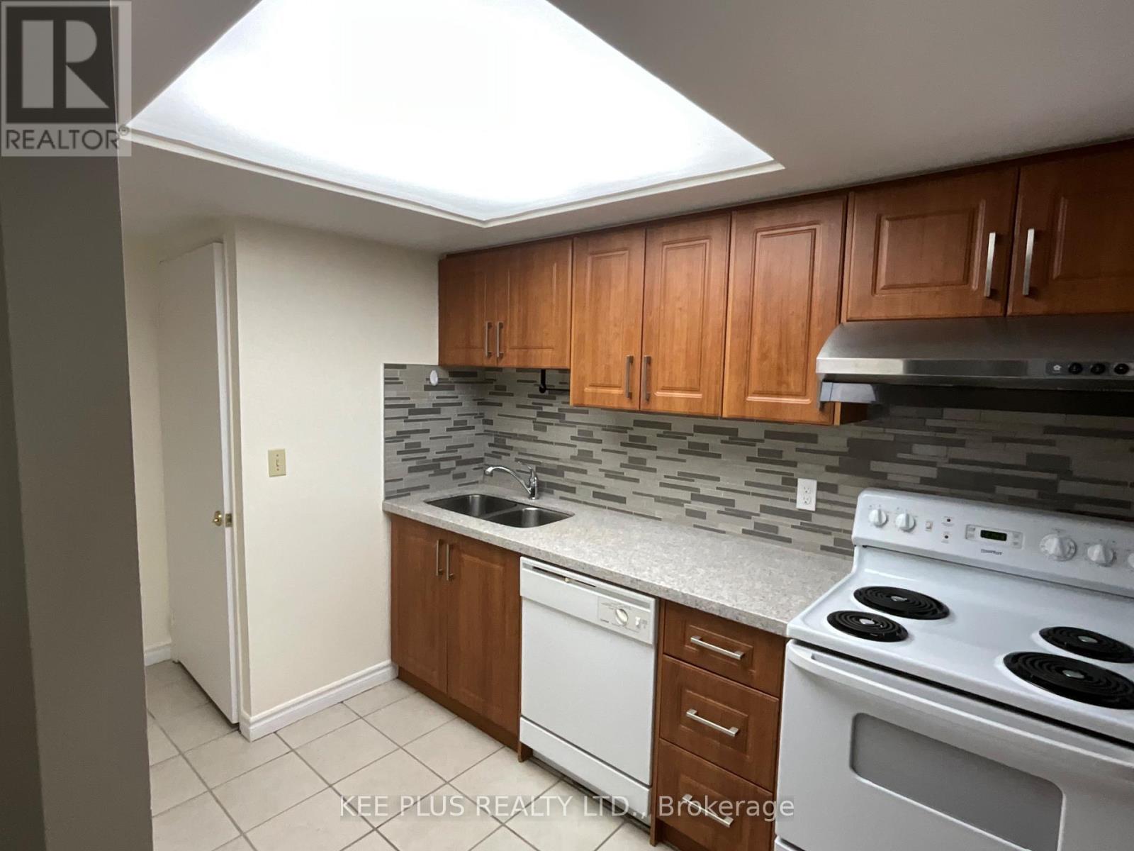 #819 2466 EGLINTON AVENUE E - 22