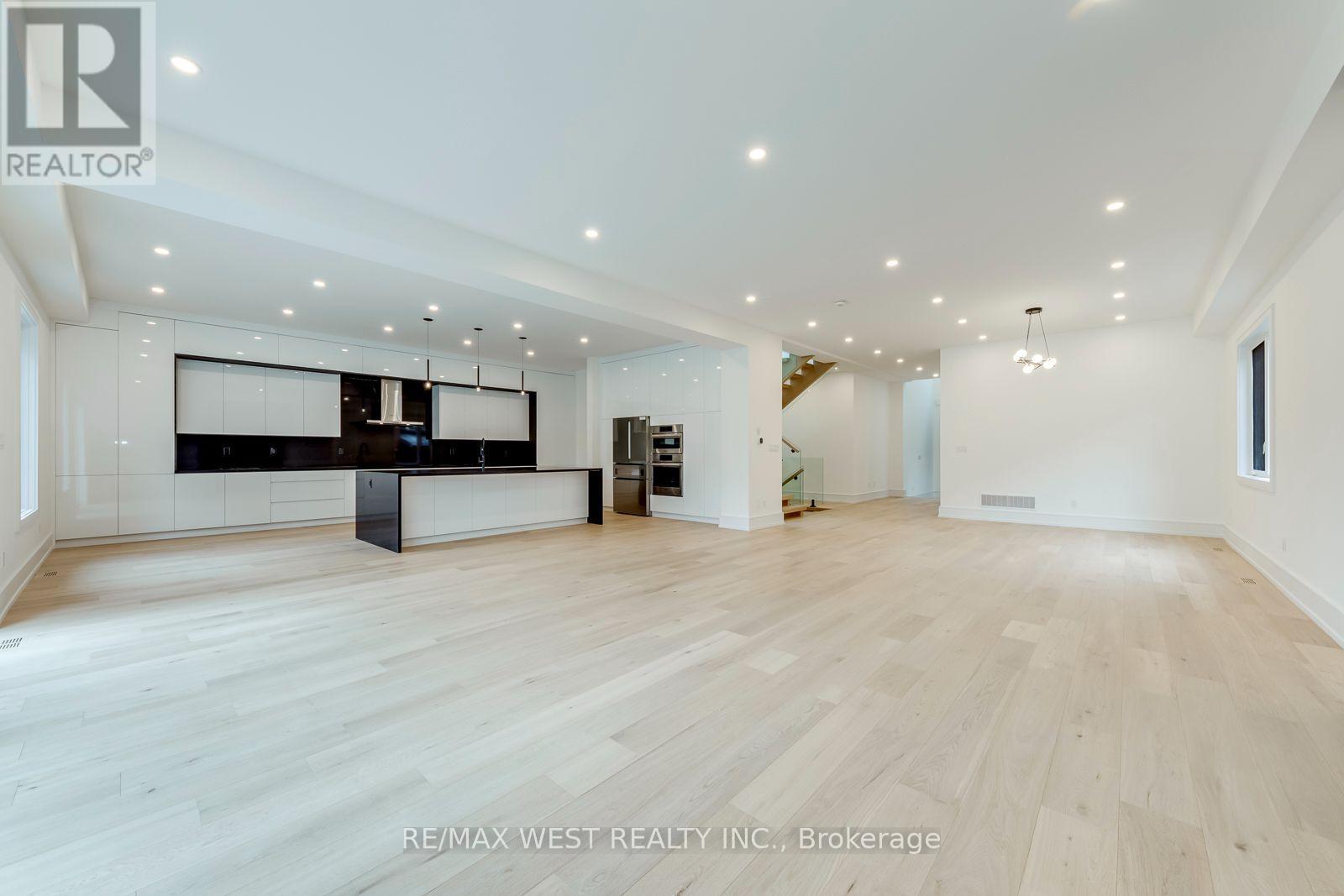 3 AMBER CRESCENT, Toronto (Maple Leaf) — photo 11