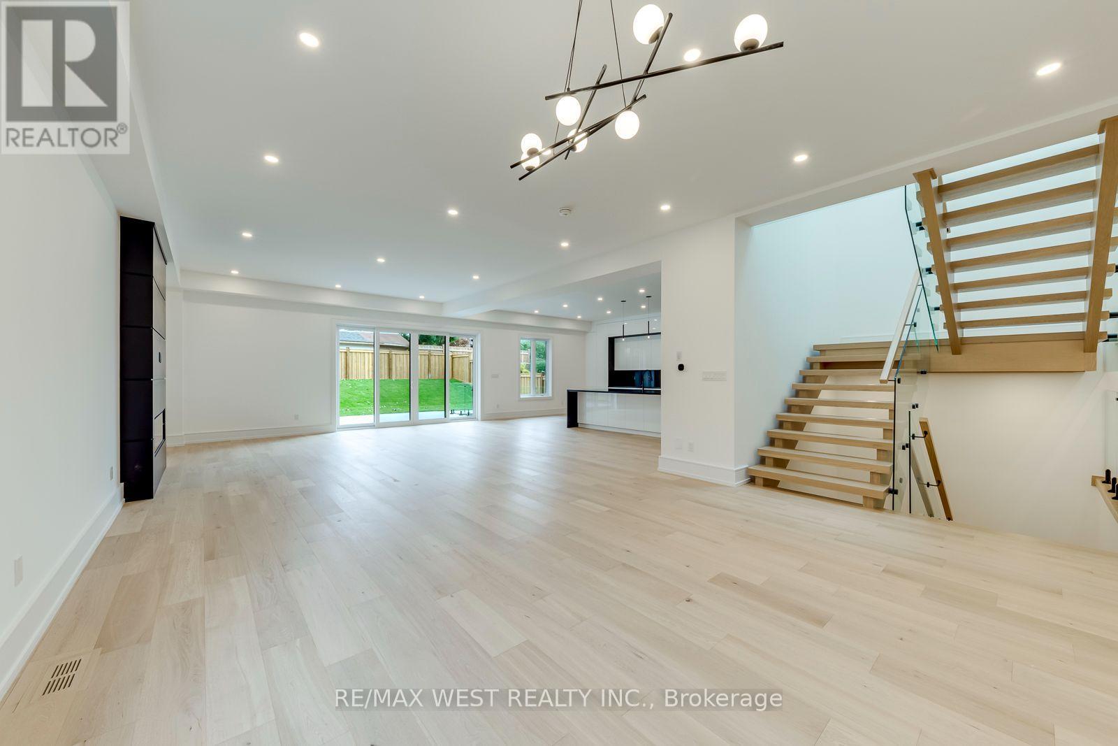 3 AMBER CRESCENT, Toronto (Maple Leaf) — photo 3