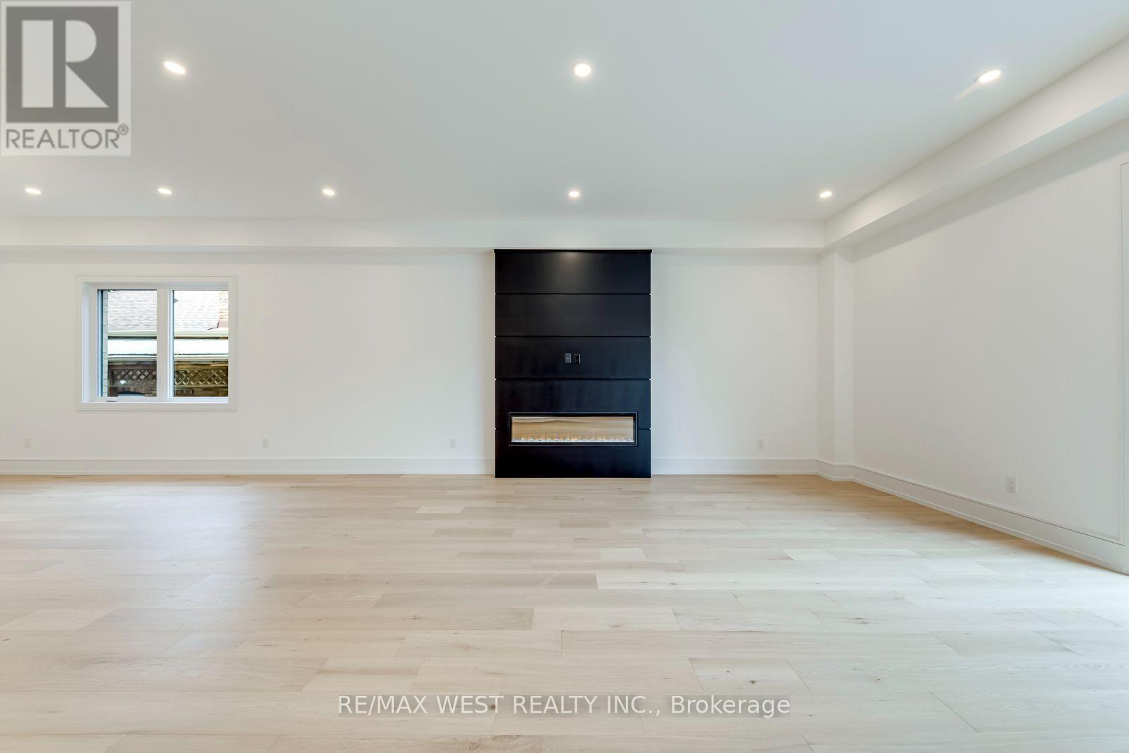 3 AMBER CRESCENT, Toronto (Maple Leaf) — photo 5