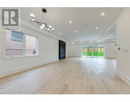 Eating area - 3 Amber Crescent, Toronto, ON M6L2R5 Photo 6