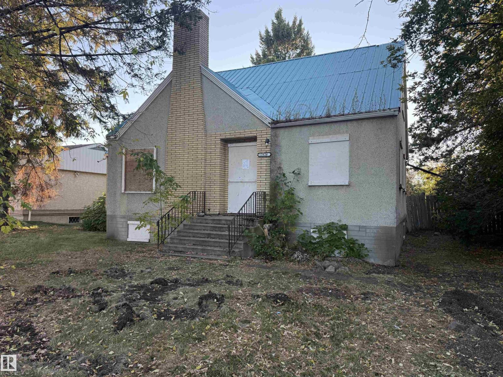 12828 88 ST NW - 1