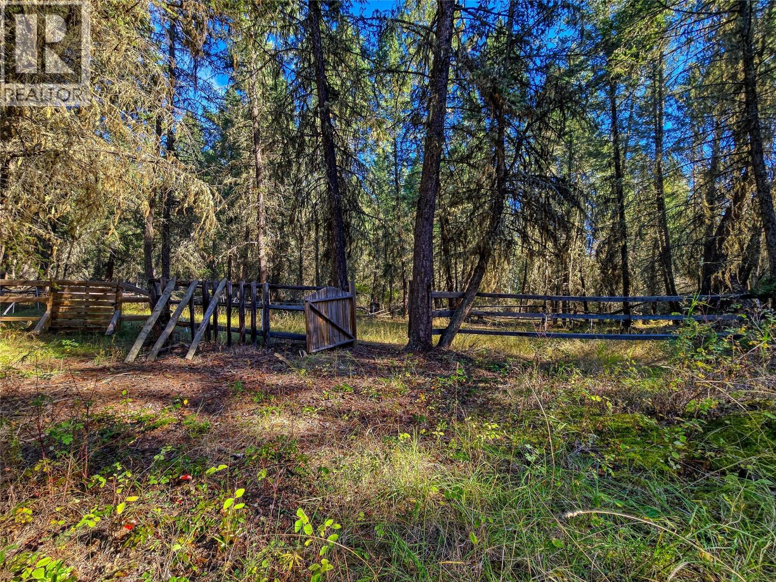 3590 Kootenay No. 3 Road - 17