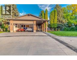 17 Lupine Court SE, Medicine Hat — photo 2
