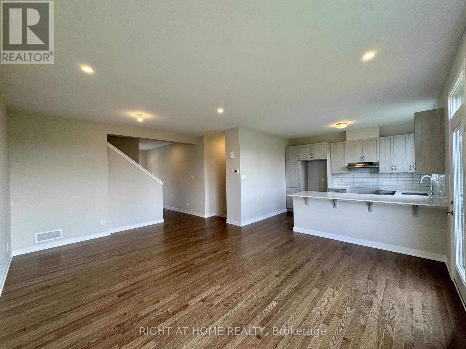 103 RYAN REYNOLDS WAY, Ottawa — photo 8