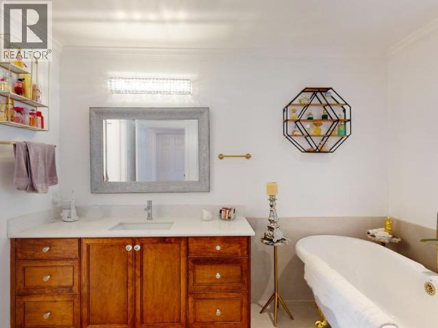 2108 MAHOOD ROAD - 24