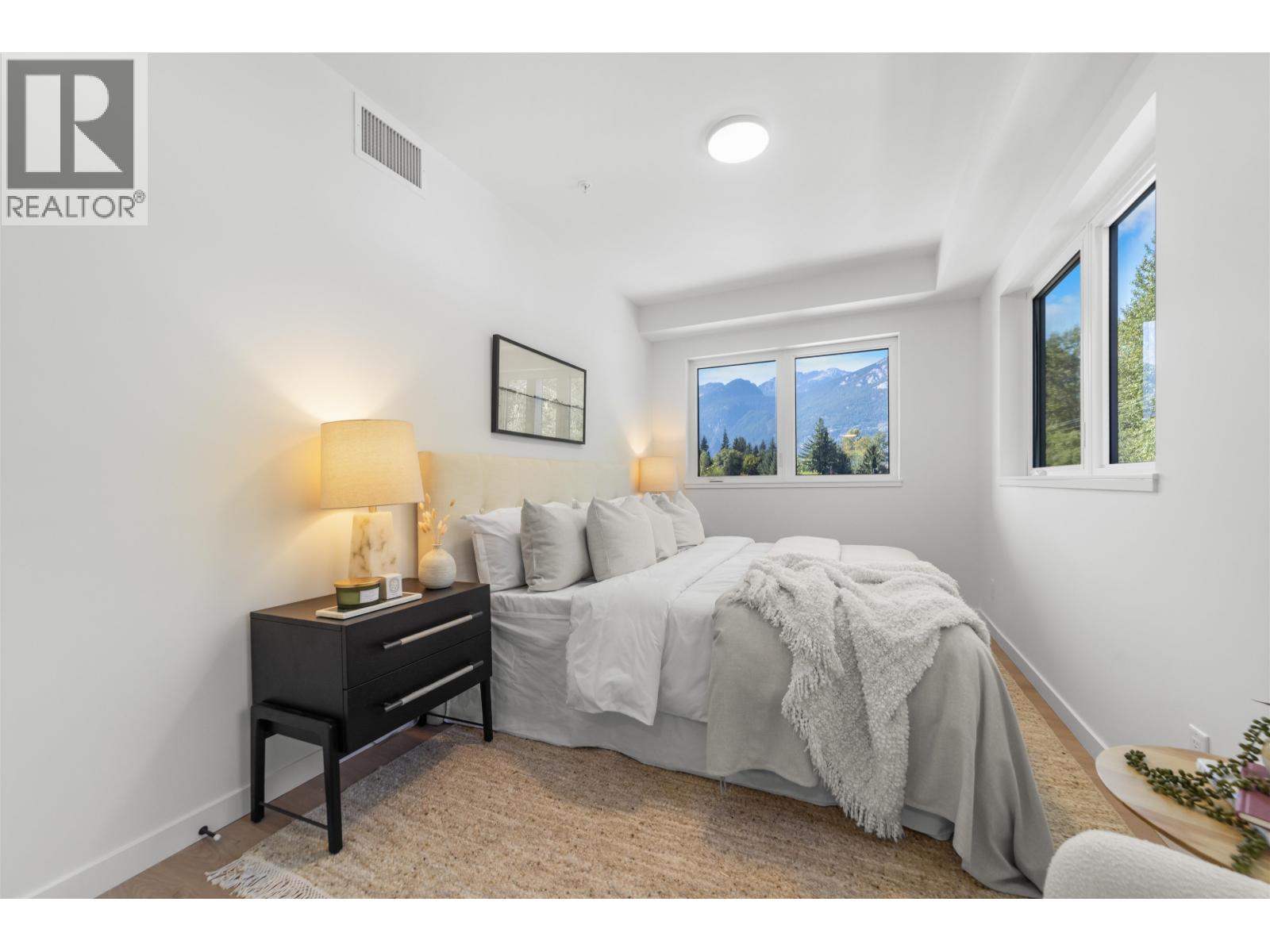202 1055 RAVEN DRIVE, Squamish