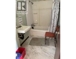5009 50 Avenue, Ponoka, AB T4J1R7 Photo 12