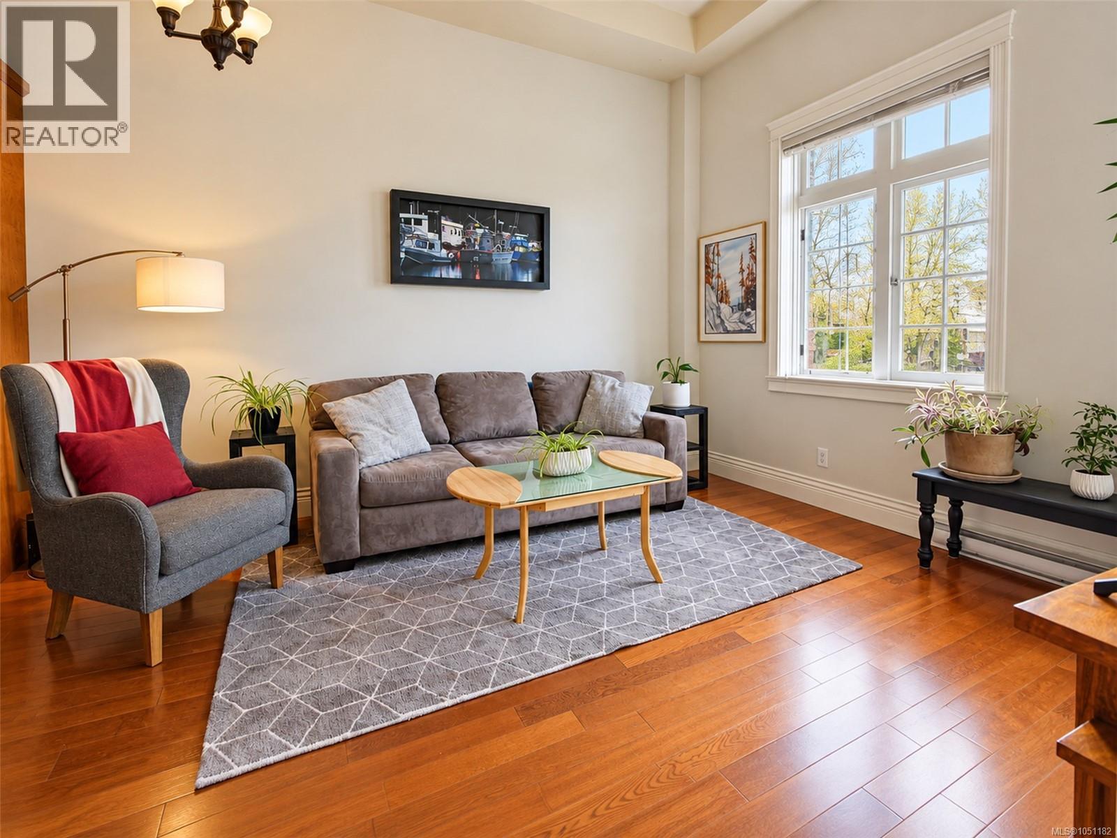#407 1602 Quadra St - 4