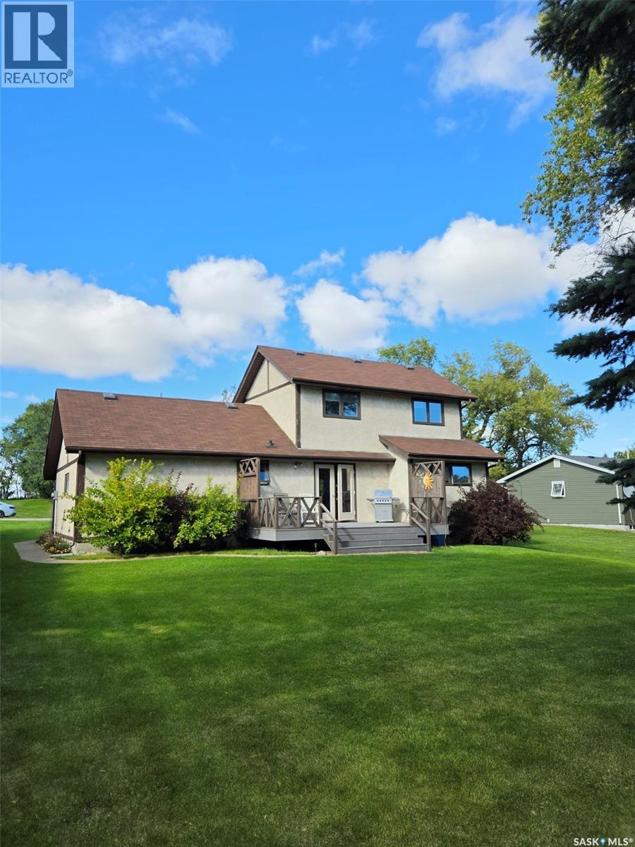 228 Railway AVENUE, Wawota — photo 2