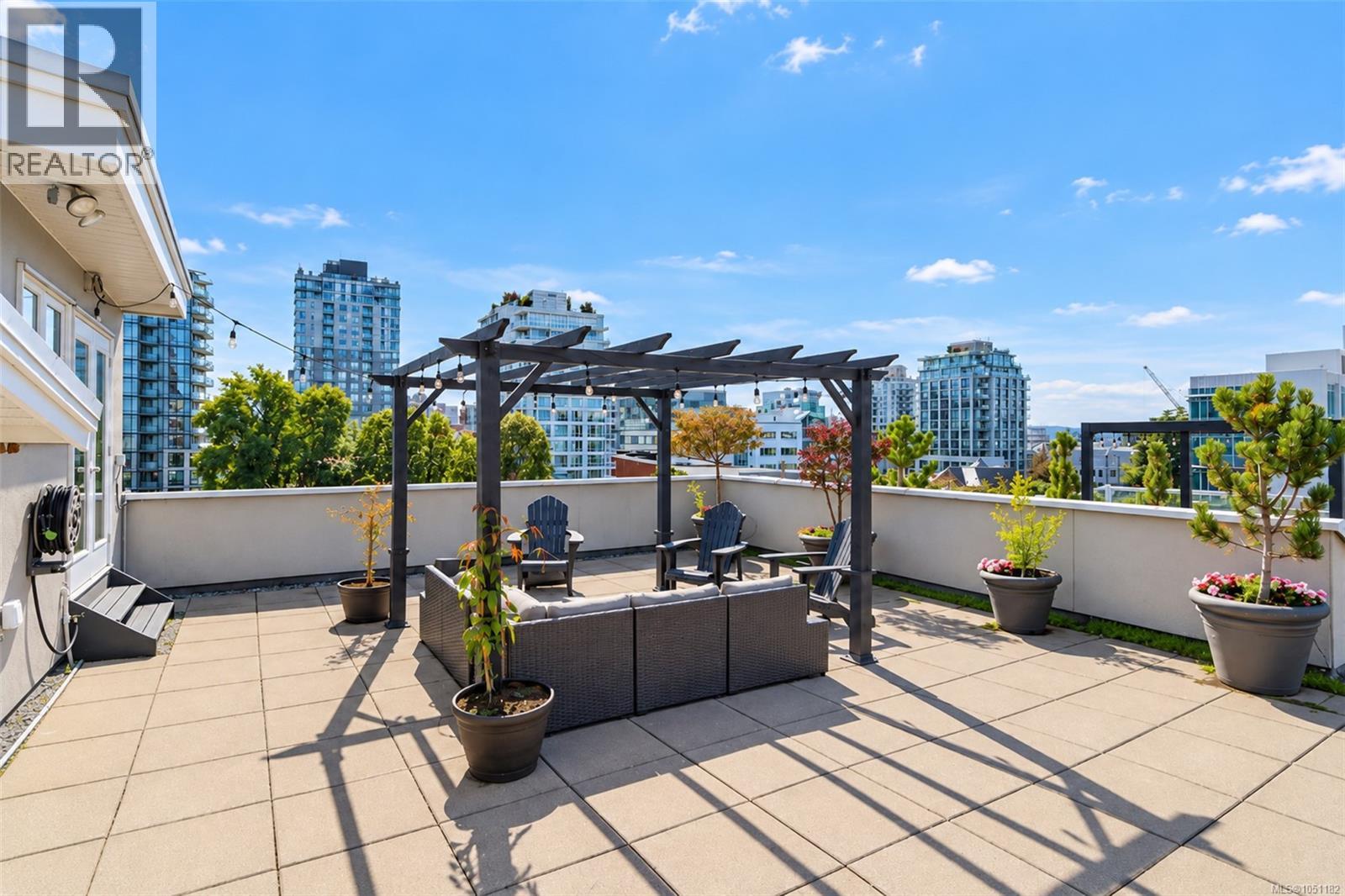 #407 1602 Quadra St - 19
