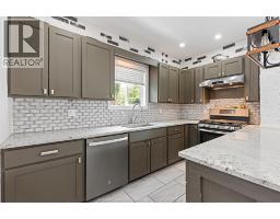 Kitchen - 327 Lincoln Road, Windsor, ON N8Y2G6 Photo 12