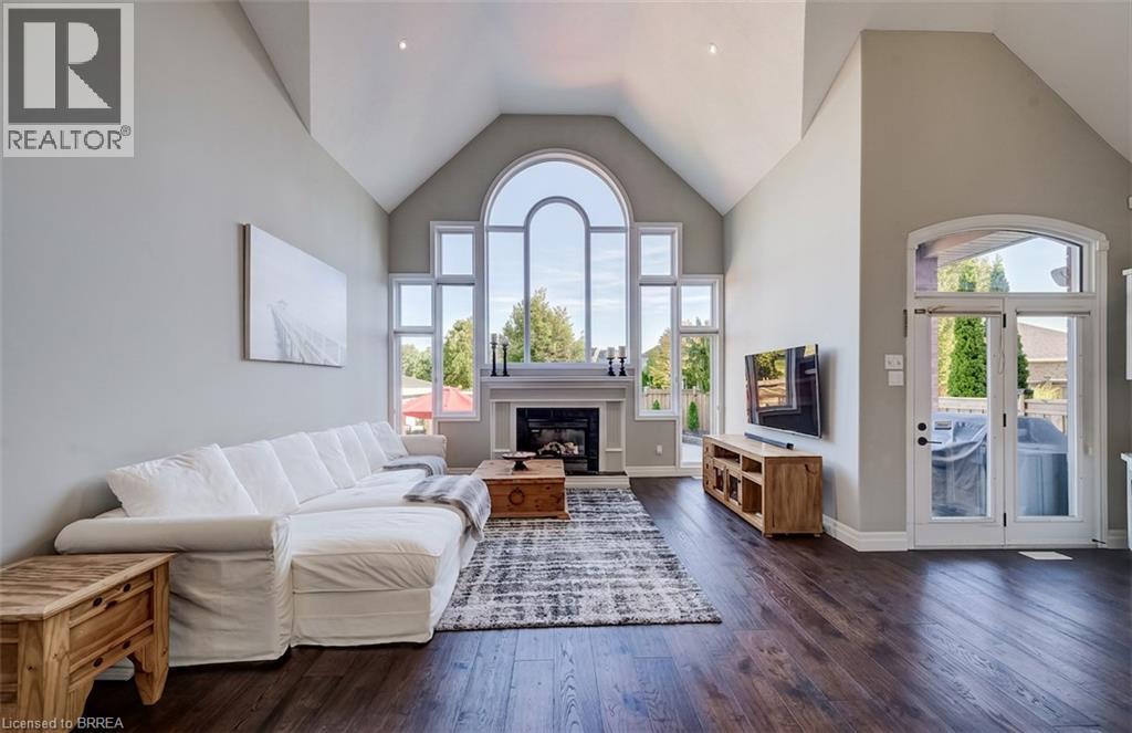 4 LAWREN S HARRIS Drive, Brantford — photo 8