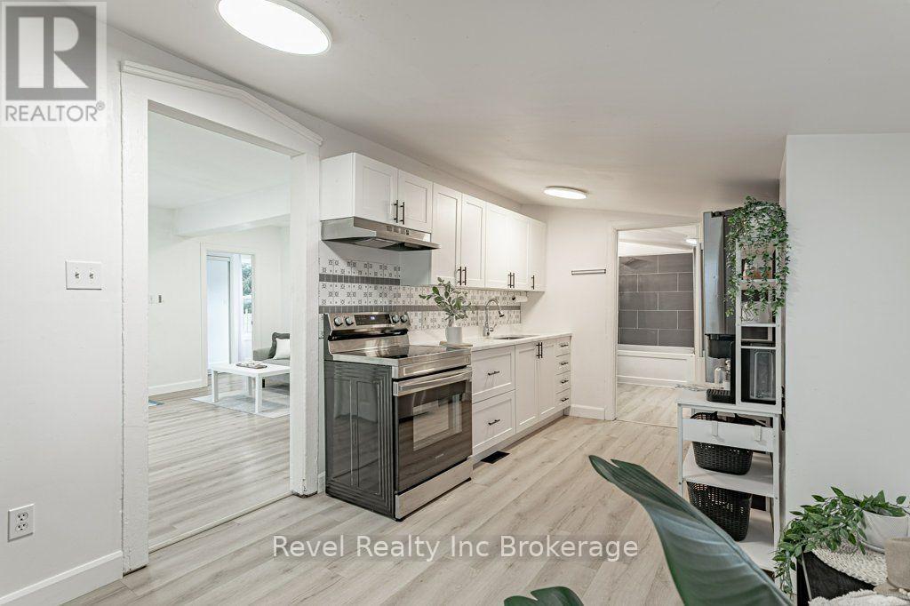 17 DOVER STREET, Woodstock (Woodstock - South) — photo 12