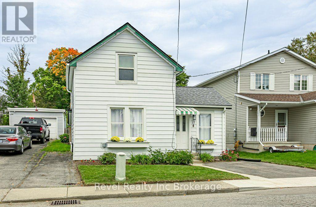 17 DOVER STREET, Woodstock (Woodstock - South) — photo 2