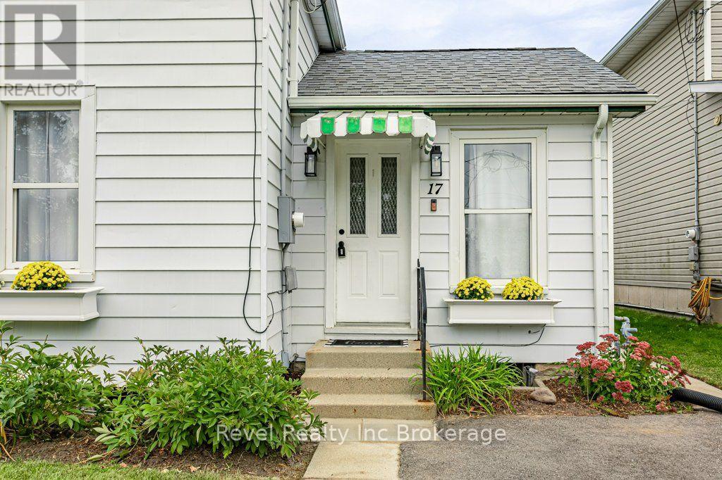 17 DOVER STREET, Woodstock (Woodstock - South) — photo 4