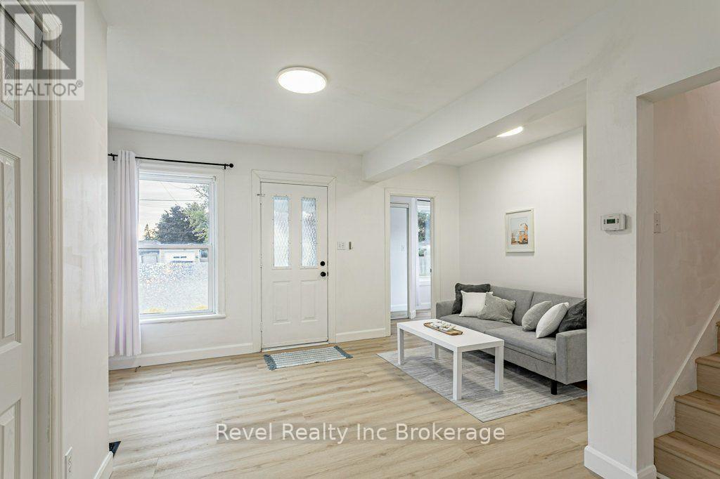 17 DOVER STREET, Woodstock (Woodstock - South) — photo 7