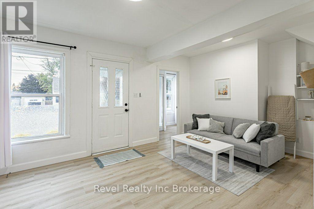 17 DOVER STREET, Woodstock (Woodstock - South) — photo 8